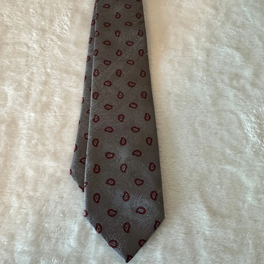 Boys Gray Red Paisley Clip-On Tie 14.5 inches Formal